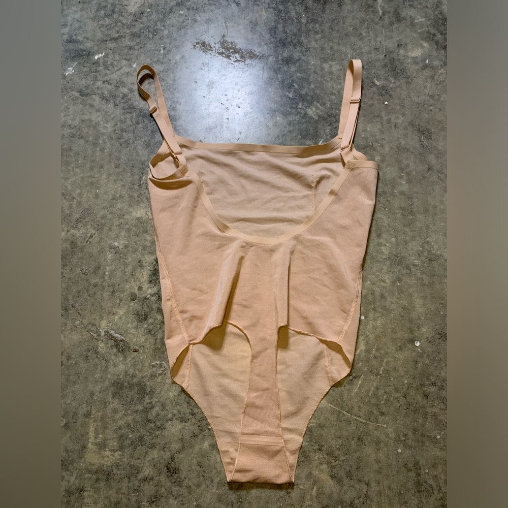 SKIMS Bodysuit - Picture 3 of 6